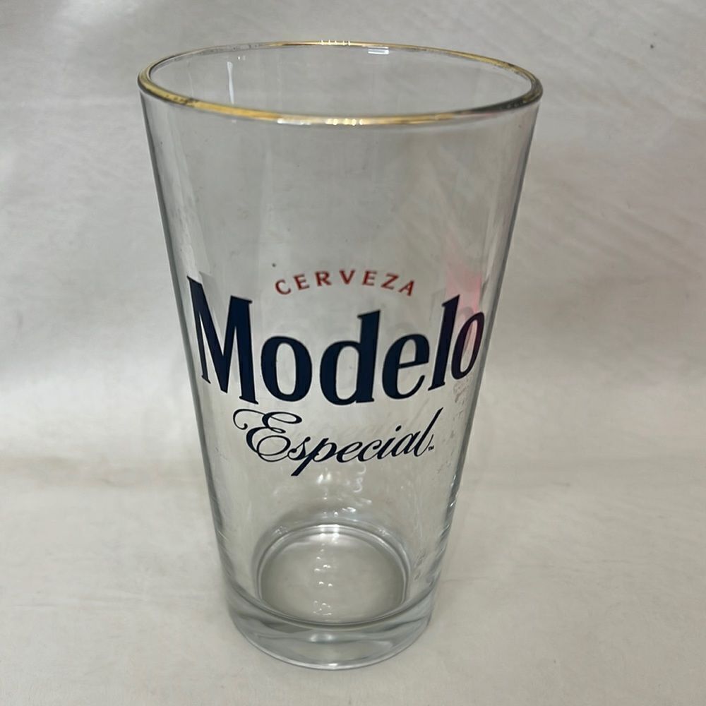 Modeling Beer Glass Especial Cerveza Gold Rim 16 Oz 5 3/4 In  Tall 3 1/2 Round